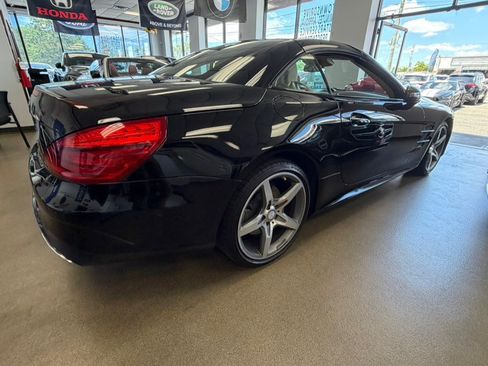 Used 2017 Mercedes-Benz SL 550 image 32