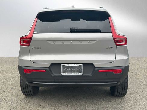 Used 2025 Volvo XC40 B5 Plus w/ Climate Package image 4