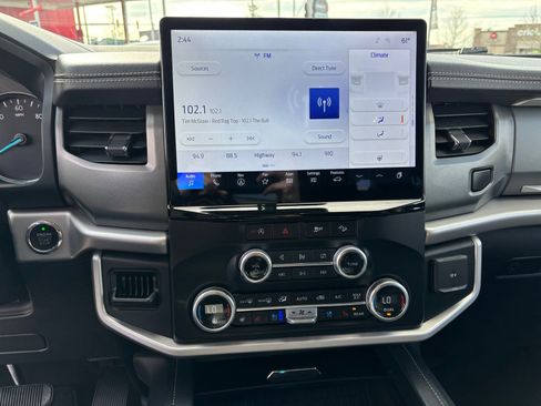 Used 2024 Ford Expedition XLT image 18