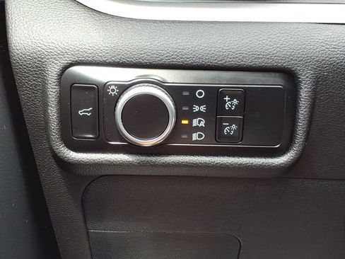 Used 2023 Ford Explorer XLT AWD/4WD image 18