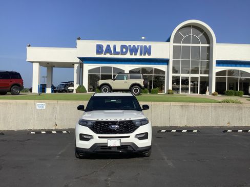 Used 2023 Ford Explorer ST-Line image 2