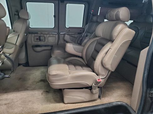 Used 2006 Chevrolet Express 1500 w/ Preferred Equipment Group image 11