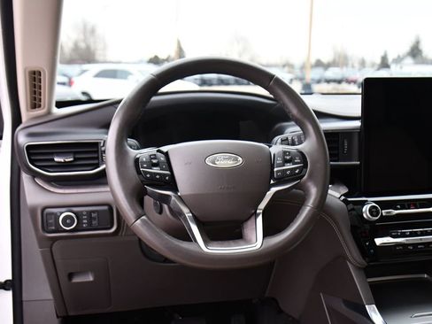 Used 2023 Ford Explorer Platinum w/ Technology Package image 12