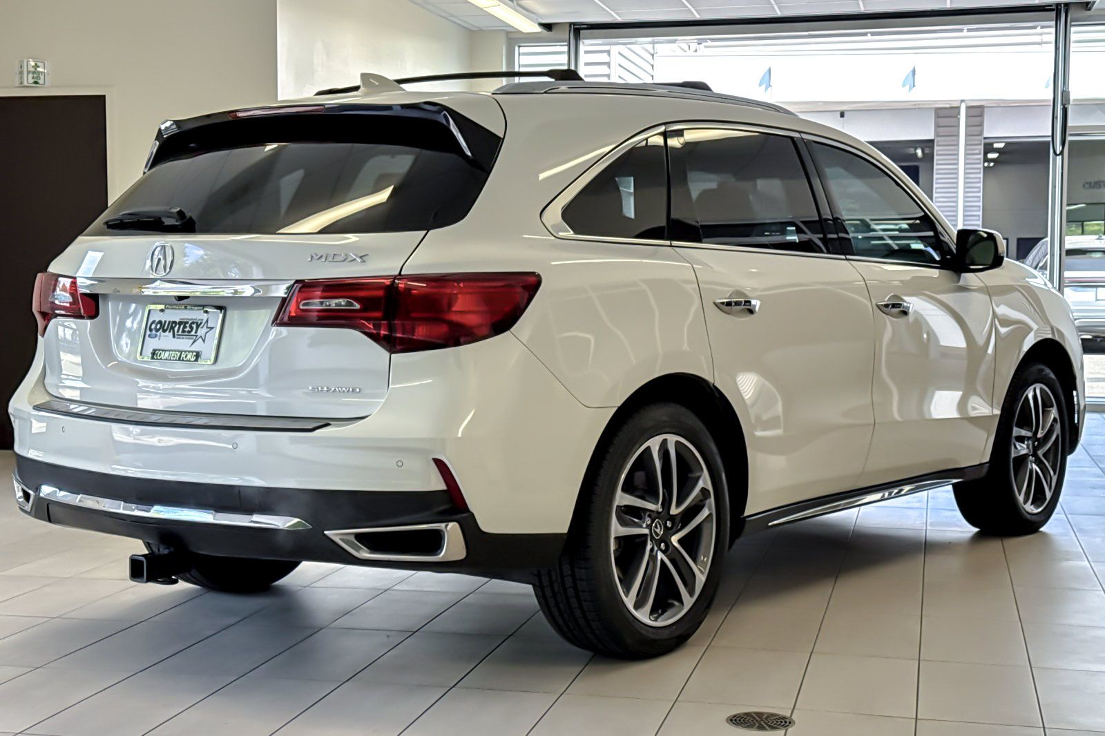 Used 2018 Acura MDX w/ Advance Package AWD/4WD image 4