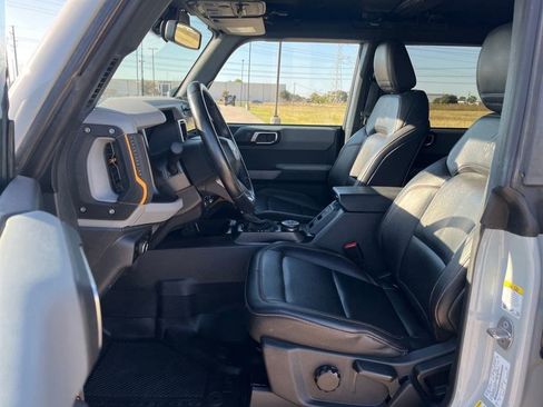 Used 2023 Ford Bronco Badlands image 19