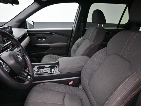 Certified 2025 Honda Pilot Sport image 25