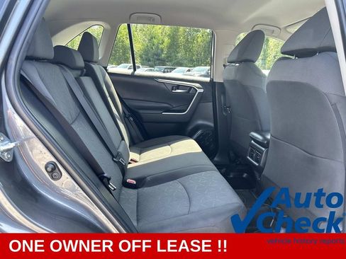 Used 2022 Toyota RAV4 XLE AWD/4WD image 18