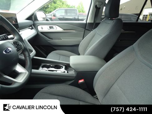 Used 2026 Ford Explorer Active AWD/4WD image 8