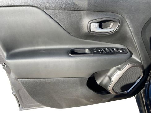 Used 2023 Jeep Renegade Latitude image 26