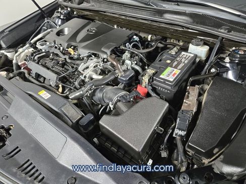 Used 2018 Toyota Camry SE image 19