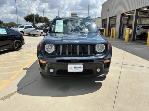 Used 2022 Jeep Renegade Latitude AWD/4WD image 3