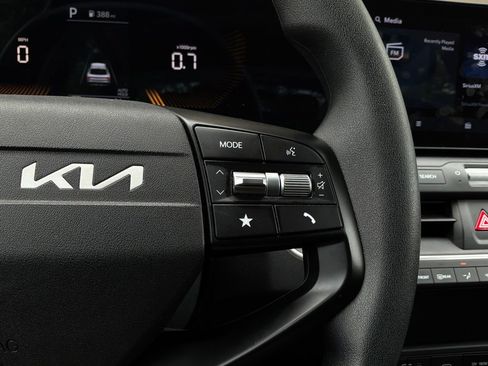 Used 2025 Kia K4 FWD image 35