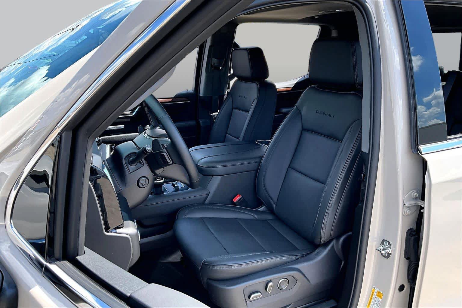 Used 2026 GMC Sierra 1500 Denali AWD/4WD image 8
