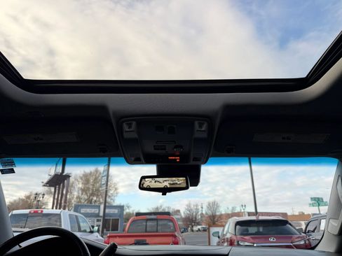 Used 2019 Cadillac Escalade ESV Luxury image 24