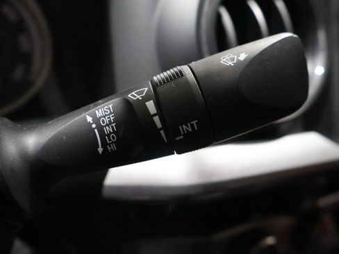 Used 2017 Toyota Tacoma SR5 image 33