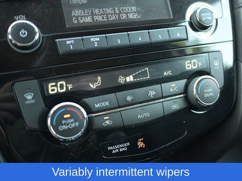 Used 2017 Nissan Rogue SV AWD/4WD image 29