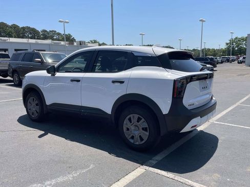 Used 2025 Nissan Kicks S AWD/4WD image 9