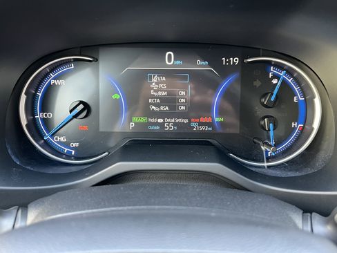 Used 2025 Toyota RAV4 XLE AWD/4WD image 28