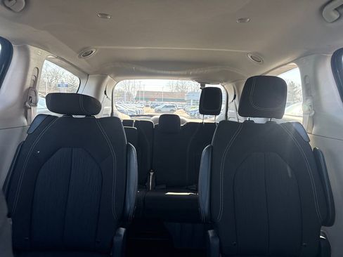 Used 2023 Chrysler Voyager LX image 37