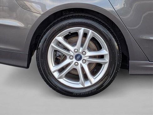 Used 2018 Ford Fusion SE image 20