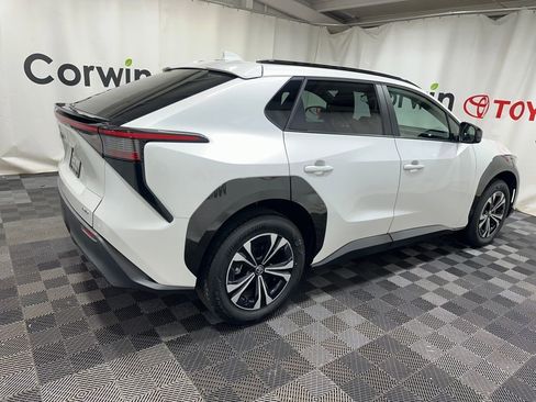 Used 2024 Toyota bZ4X XLE w/ Weather Package image 5