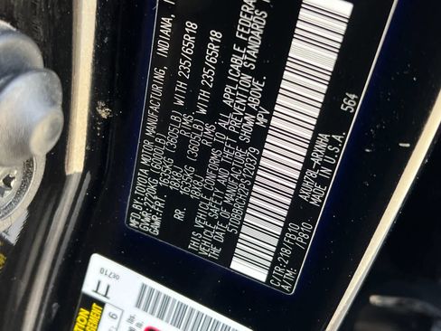 Used 2023 Toyota Highlander LE AWD/4WD image 33