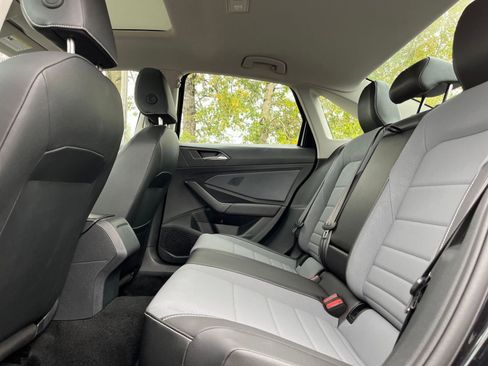 Used 2025 Volkswagen Jetta SE image 24