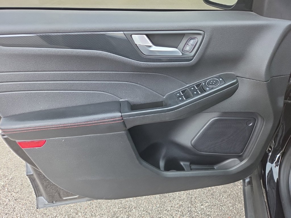 Used 2023 Ford Escape ST-Line w/ Tech Pack #1 FWD image 16