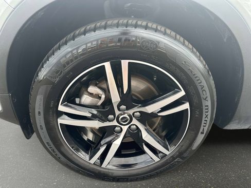 Certified 2025 Volvo XC40 B5 Core image 12