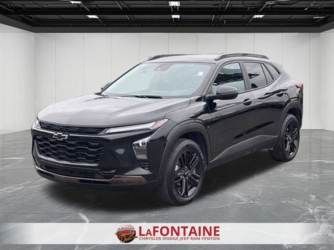 Used 2025 Chevrolet Trax ACTIV w/ Driver Confidence Package FWD image 1