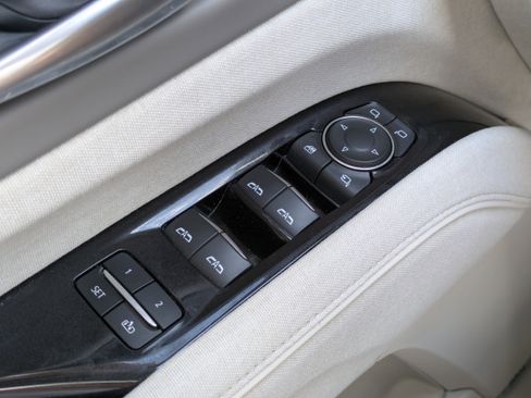 Used 2021 Cadillac Escalade Premium Luxury Platinum AWD/4WD image 23