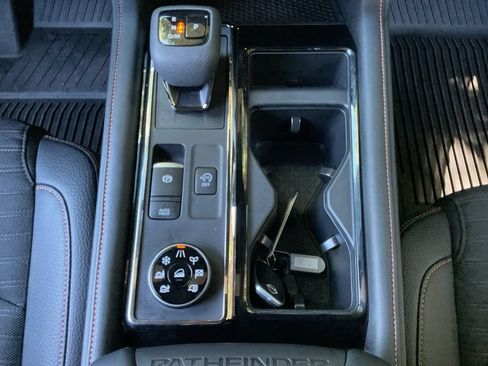 Used 2025 Nissan Pathfinder Rock Creek AWD/4WD image 38