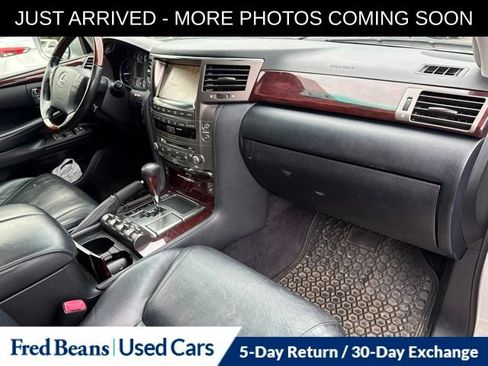 Used 2011 Lexus LX 570 4WD w/ Luxury Pkg image 14
