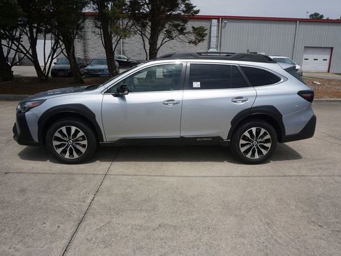 Used 2025 Subaru Outback Limited AWD/4WD image 19