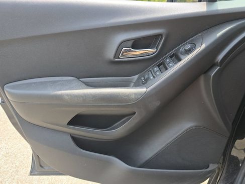 Used 2019 Chevrolet Trax LT w/ LT Convenience Package AWD/4WD image 23