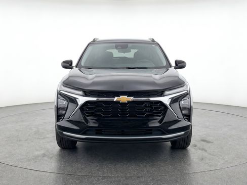 Used 2025 Chevrolet Trax LT FWD image 2
