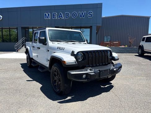 Used 2023 Jeep Gladiator Sport AWD/4WD image 5