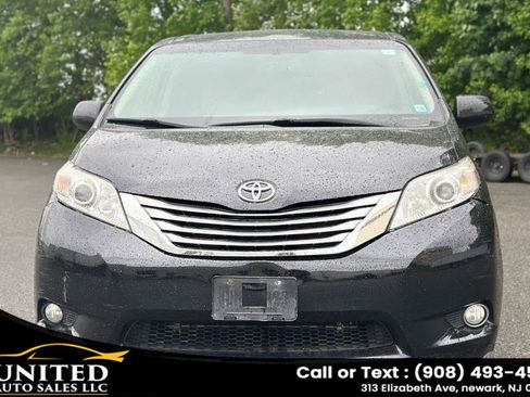 Used 2017 Toyota Sienna XLE FWD image 1