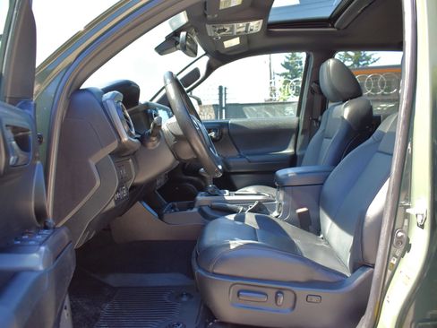 Used 2022 Toyota Tacoma TRD Off-Road w/ TRD Premium Off Road Package AWD/4WD image 48
