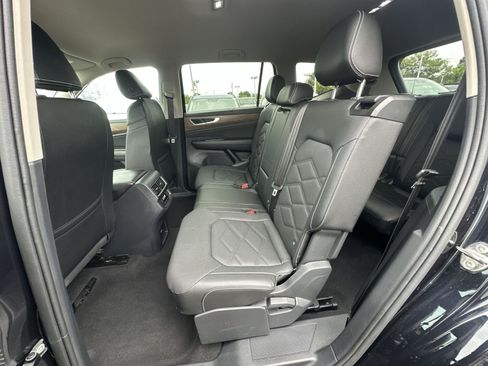 Used 2025 Volkswagen Atlas SE AWD/4WD image 32