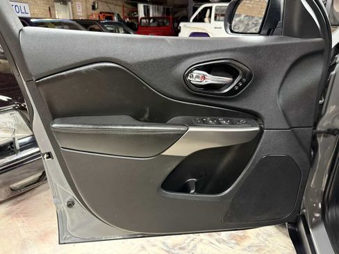 Used 2020 Jeep Cherokee Limited AWD/4WD image 29
