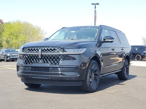 New 2026 Lincoln Navigator L Reserve AWD/4WD image 2