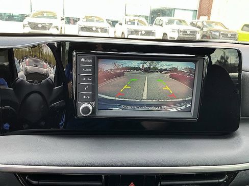 Certified 2025 Nissan Kicks S image 17