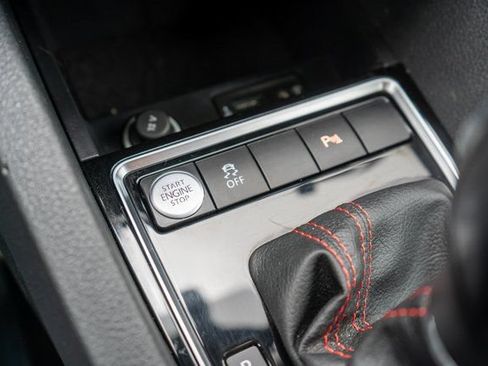 Used 2017 Volkswagen Jetta GLI FWD image 40