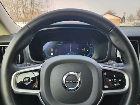 Used 2025 Volvo V60 B5 Cross Country Plus image 23