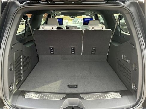 New 2025 Chevrolet Suburban Premier image 16
