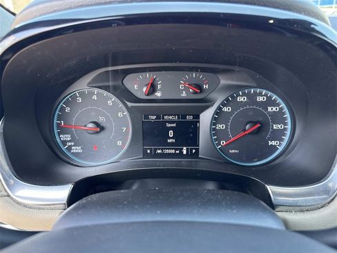 Used 2022 Chevrolet Traverse LS image 13