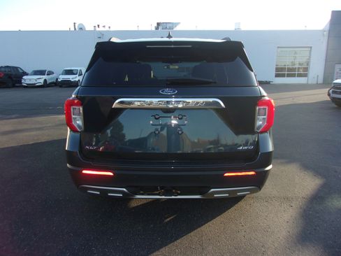 Certified 2023 Ford Explorer XLT w/ Equipment Group 202A image 4
