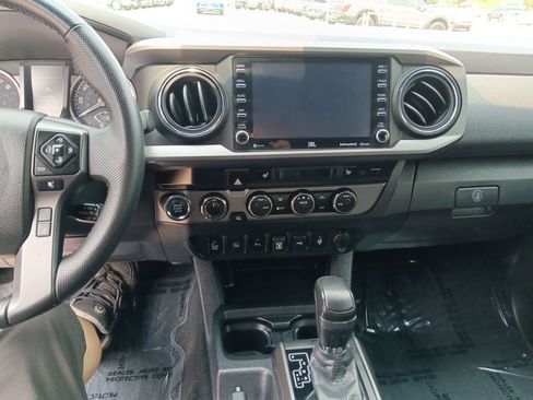 Used 2023 Toyota Tacoma TRD Off-Road w/ TRD Premium Off Road Package AWD/4WD image 17