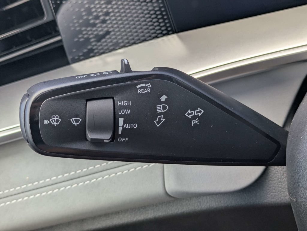 New 2026 Volkswagen Tiguan SE R-Line FWD image 29